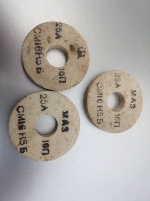 шлифовальный абразивный круг МАЗ 25 А 16 П СМ 16 К5Б диаметр 64 мм