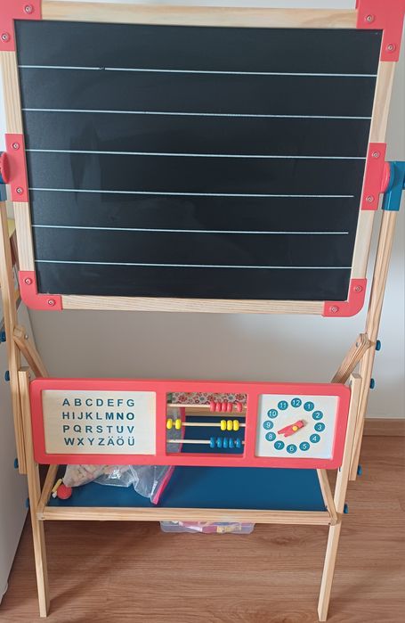 Quadro para criança com ardósia e com face magnetica como novo