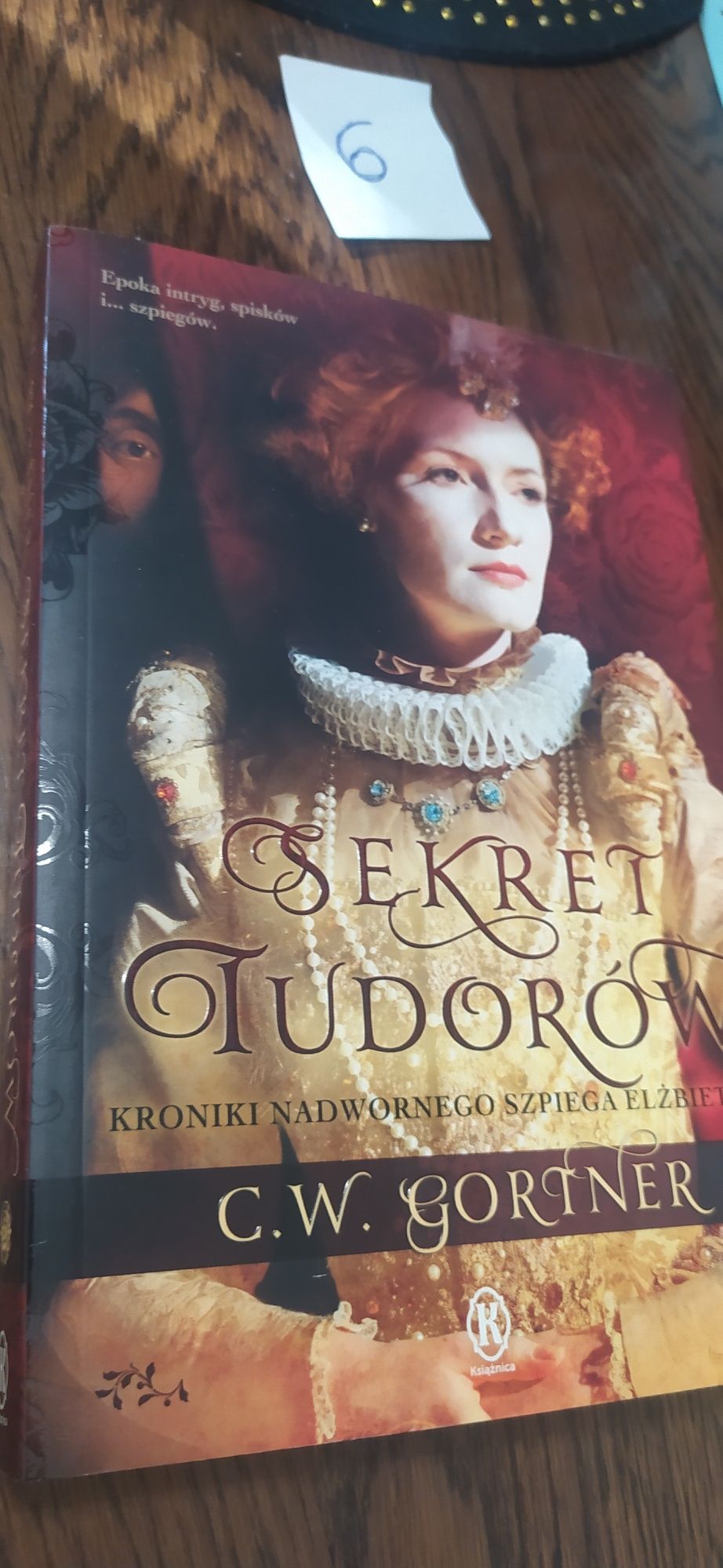 Sekret Tudorów C. W. Gortner