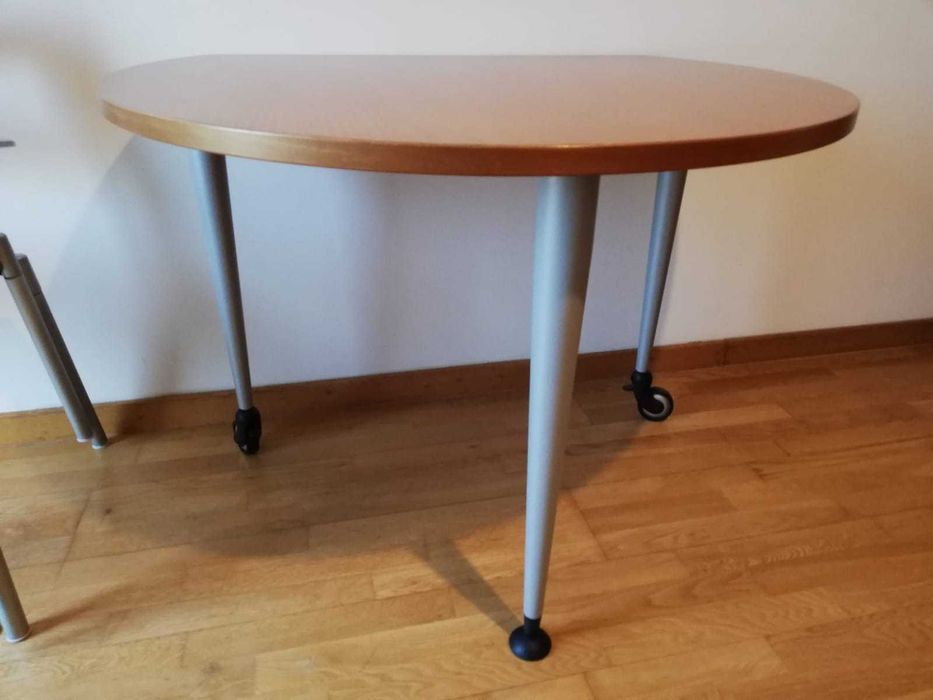 Mesa em madeira  com  3 cadeiras