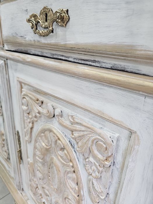 Vendo móvel aparador/buffet antigo em madeira maciça