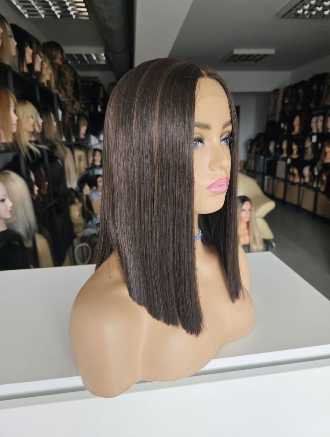 Peruka lacefront Zyta ciemny brąz z refleksami naturlany efekt