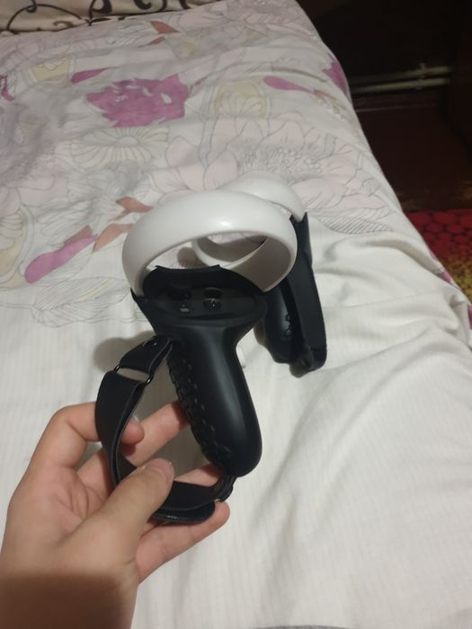 Контроллерi на Oculus quest 2