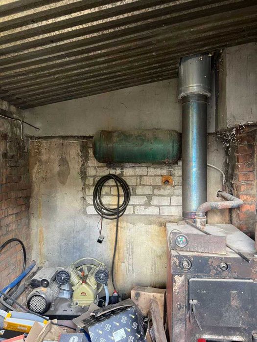 Продаж приміщення поруч з центром (111 м.кв.).