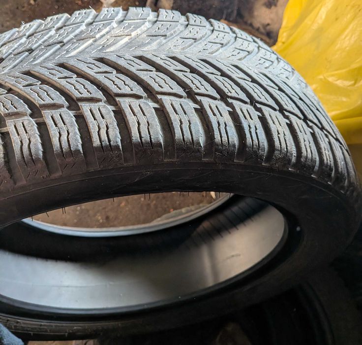 Opony wielosezonowe nokian 215/55 R18