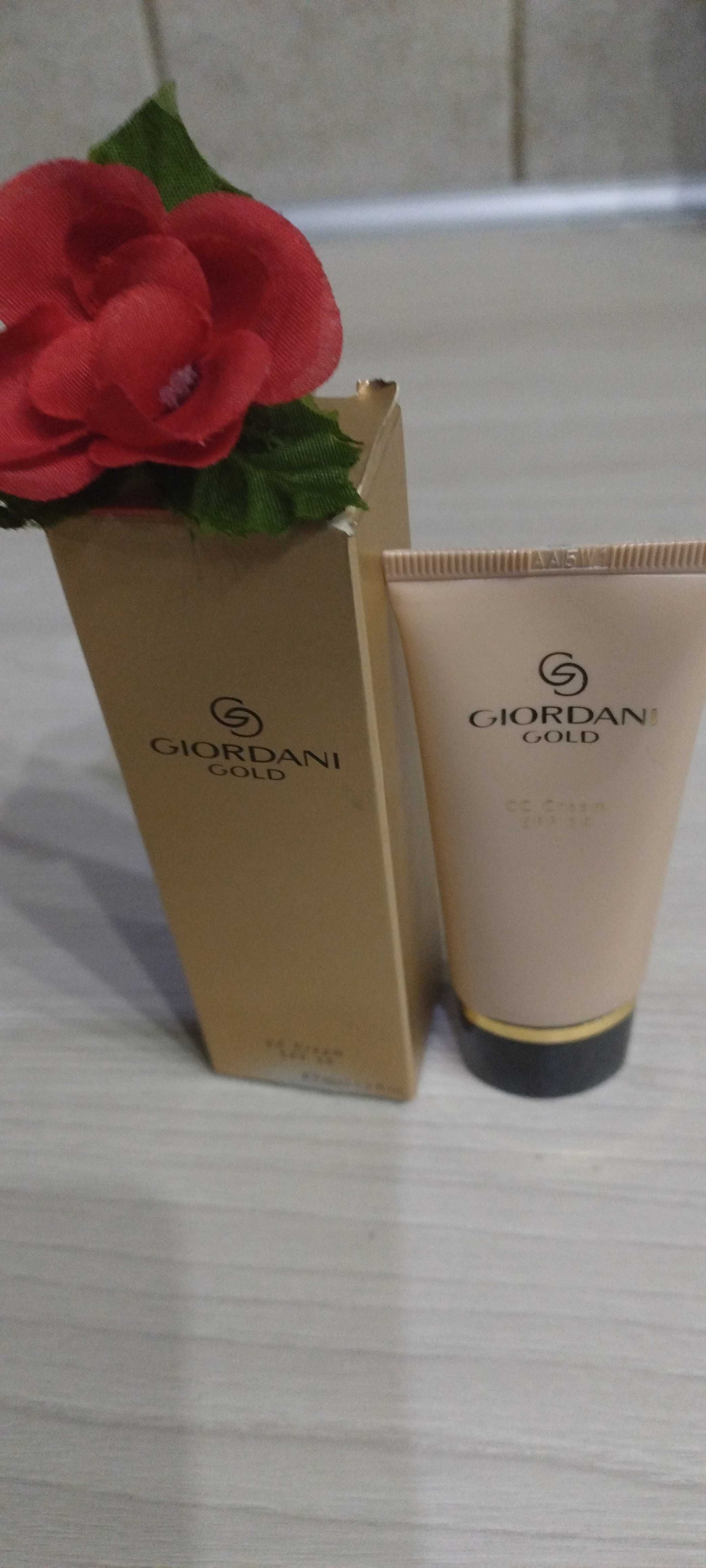 Podkład CC SPF 35 do twarzy i podkład Giordani Gold .