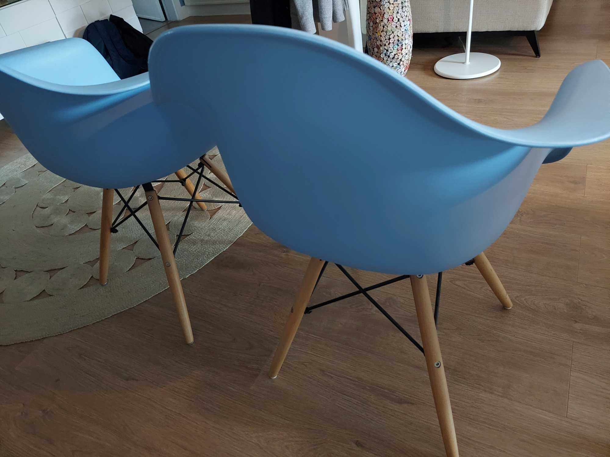 Cadeiras Charles Eames azuis