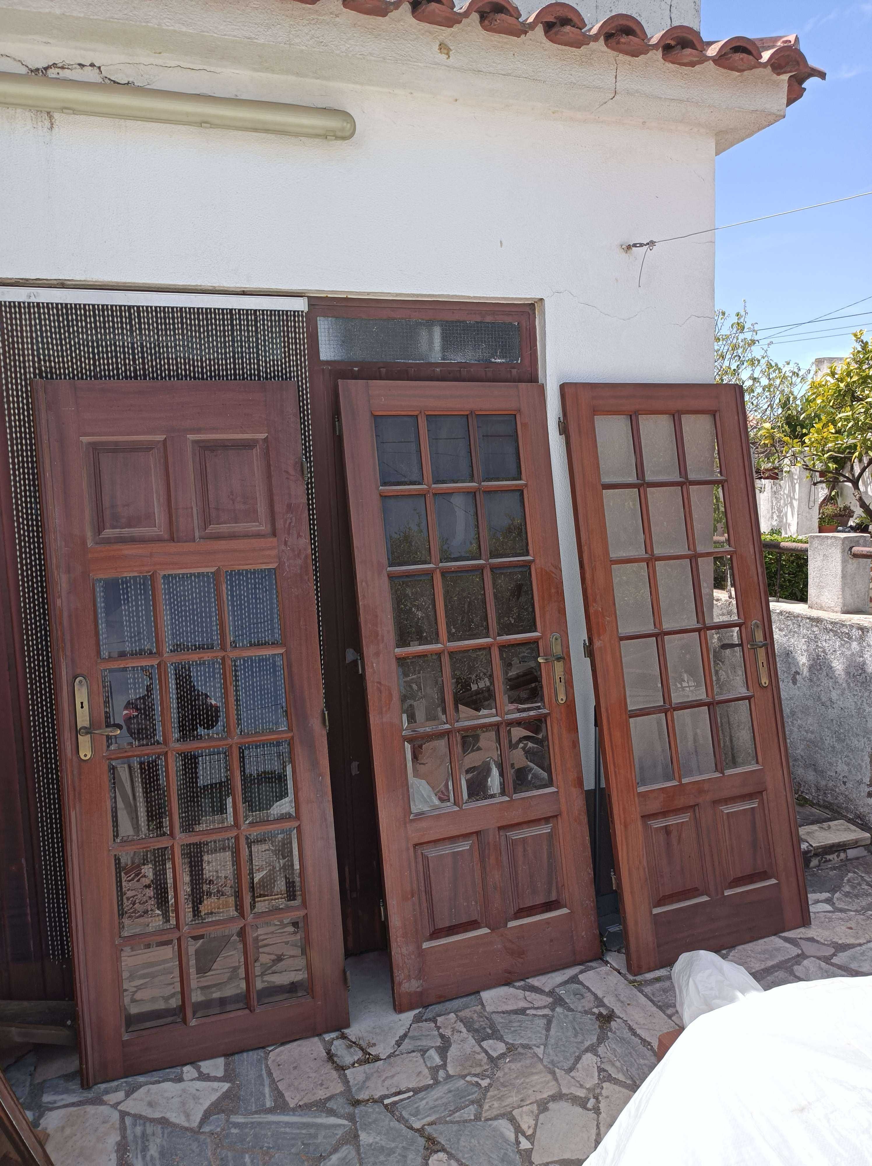 3 Portas maciças de Madeira