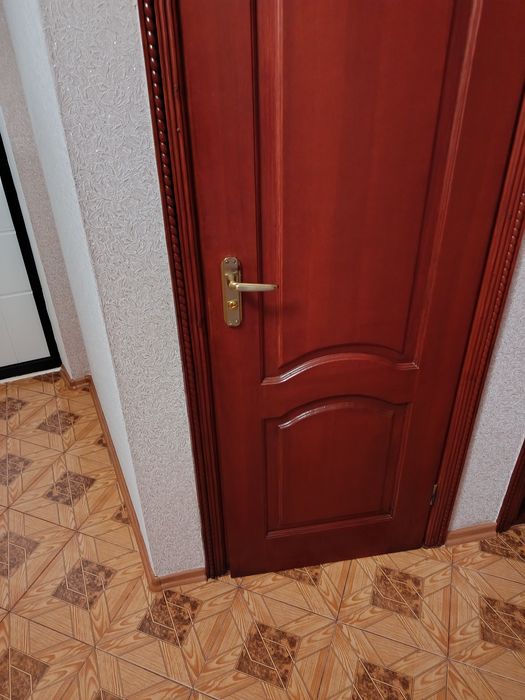 Продаються двері у ванну кімнату і туалет