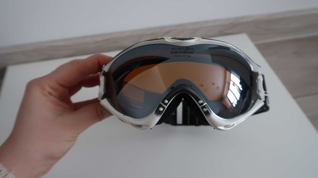 gogle narciarskie damskie firmy UVEX - biało czarne