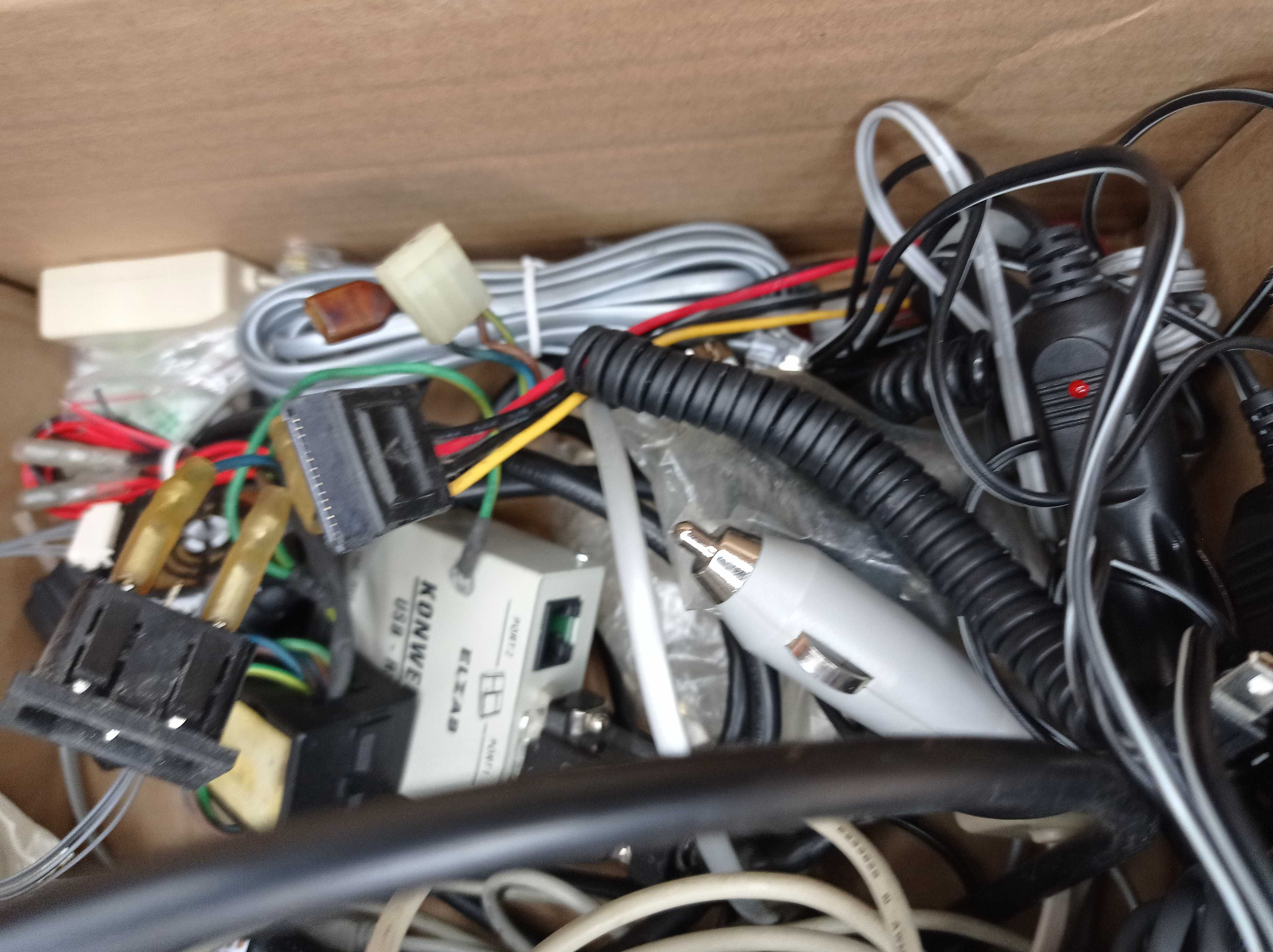 Karton Mix box różności elektronika kable przewody