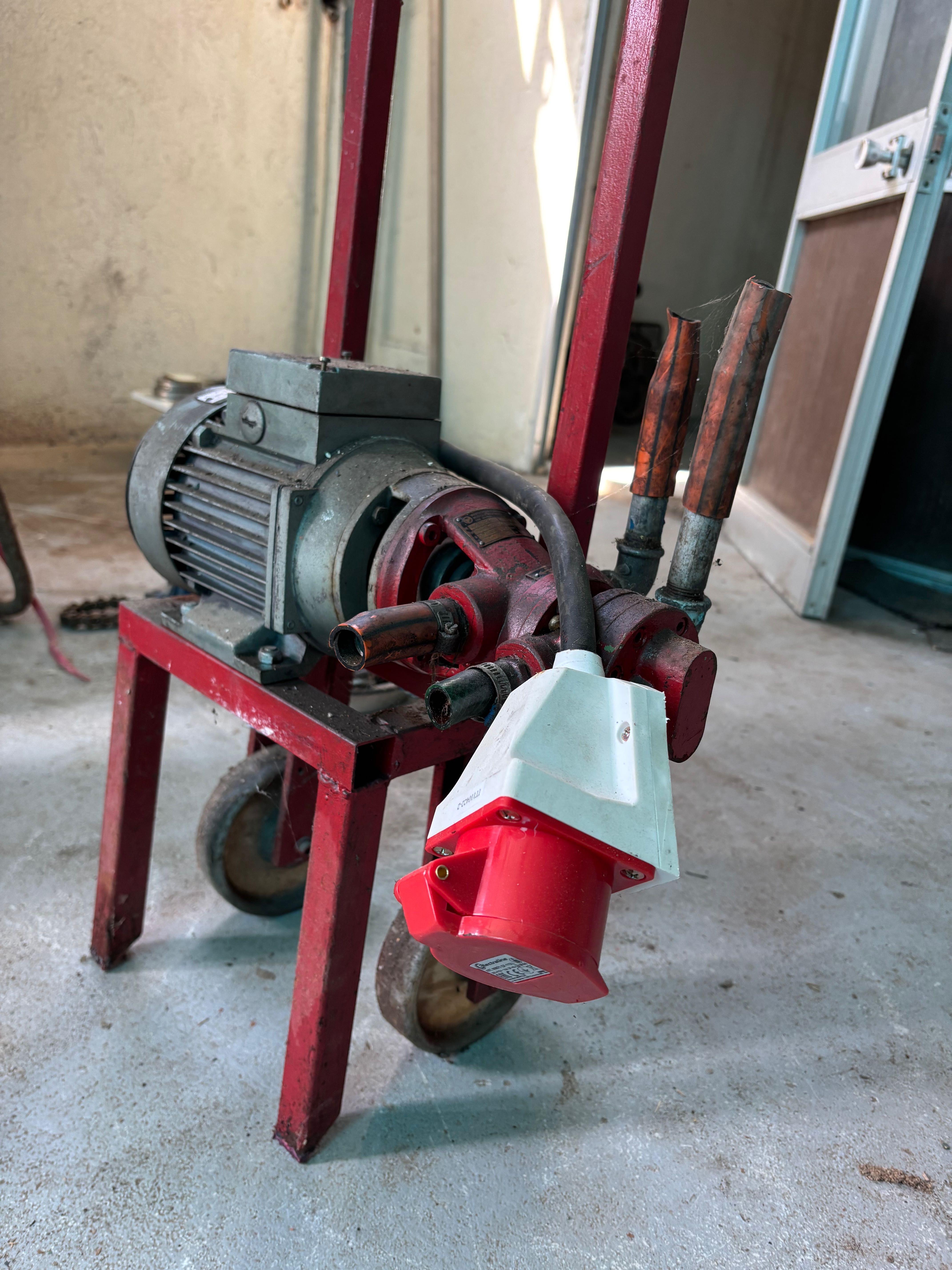 Motor de indução trifásico