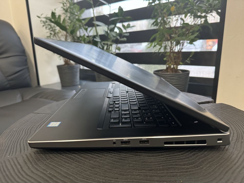 Робоча мобілна станція DELL 7730 i9-8950HK 2.90GHz 32Gb Ram 17.3"