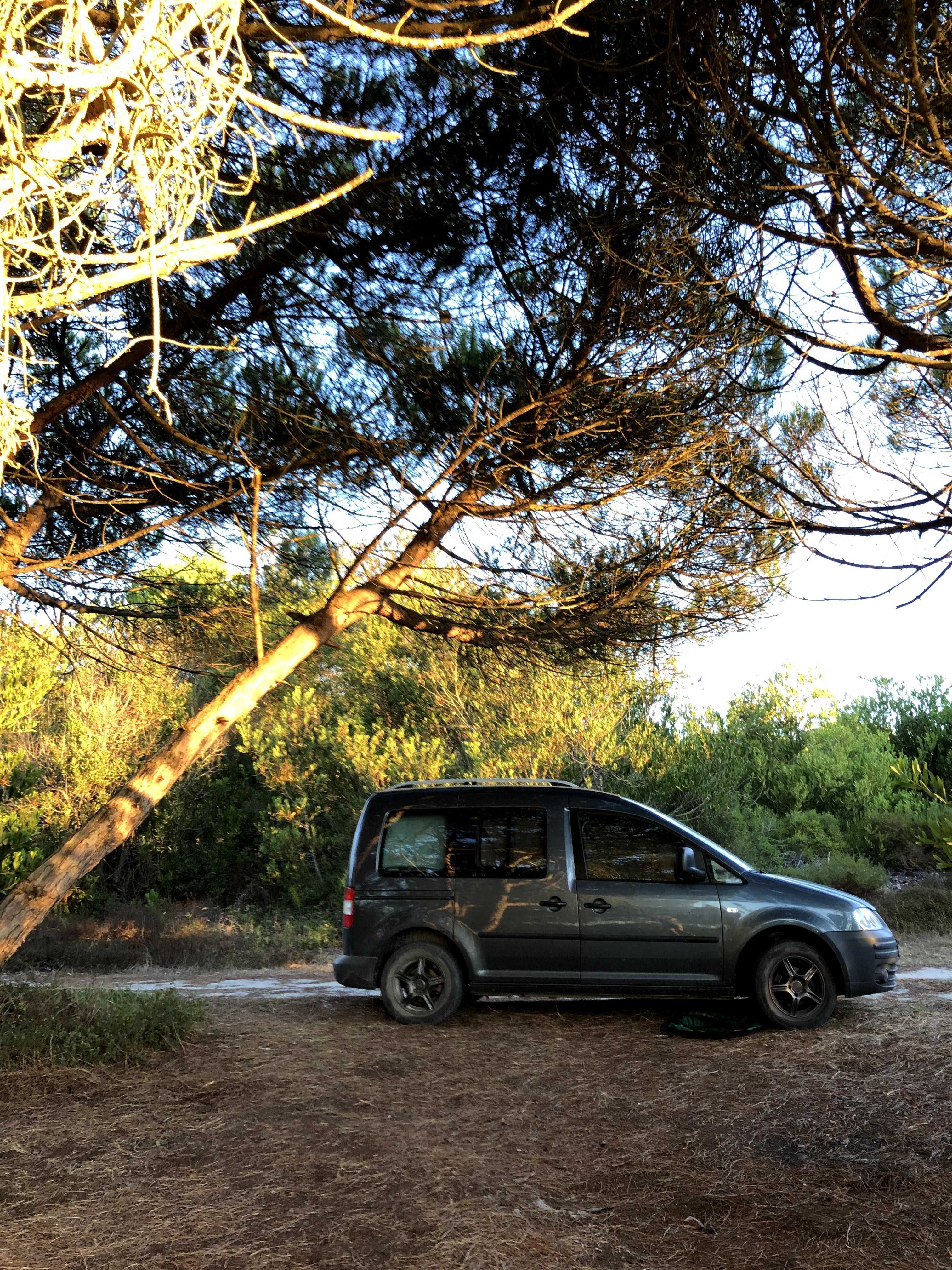 À VENDA: Volkswagen Caddy Mini Camper (2010)
