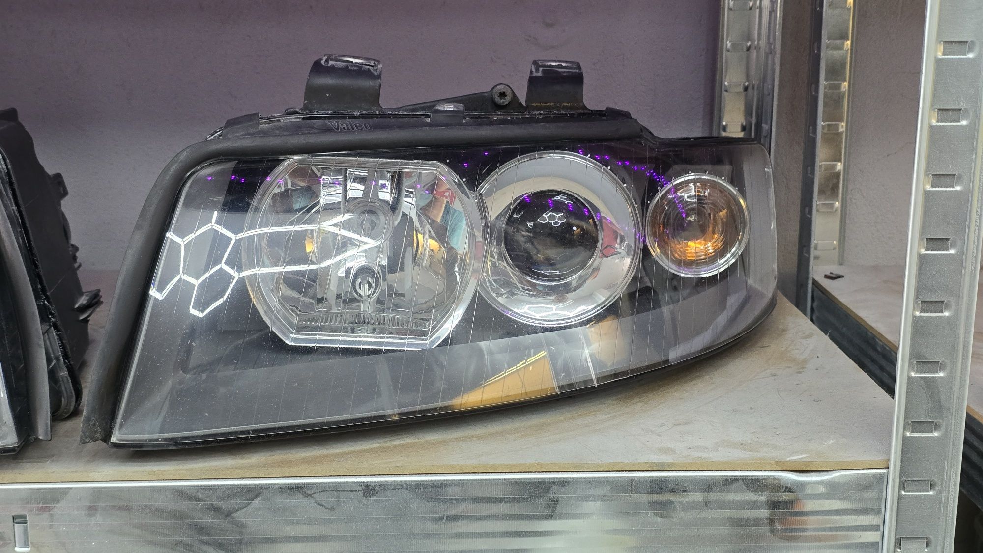 Reflektory Audi A4 B6 BiLed full led zamienne z H7 Halegen nie xenon