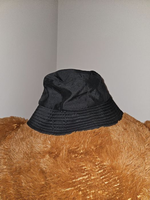 Czarny kapelusz/czapka typu bucket