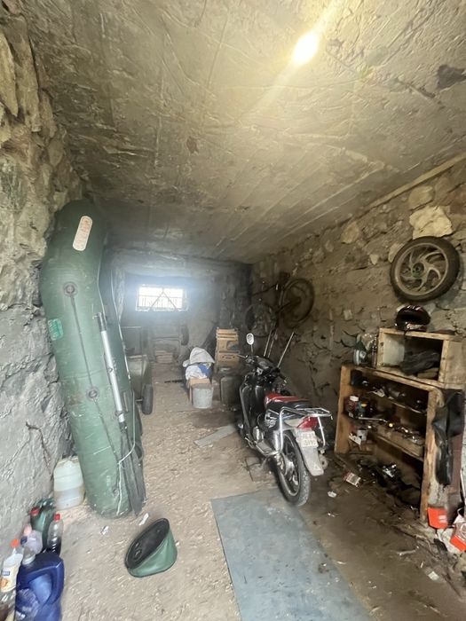 Продаєтсья ділянка на берегу Дніпра з 3 пов будинком в Аулах