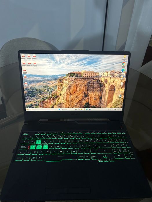 RTX 3050. 256 gb de SSD