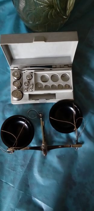 Аналітичні ваги.