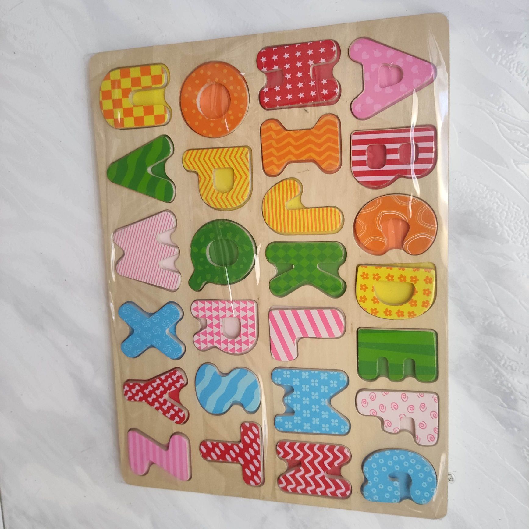 Puzzles educativos em madeira