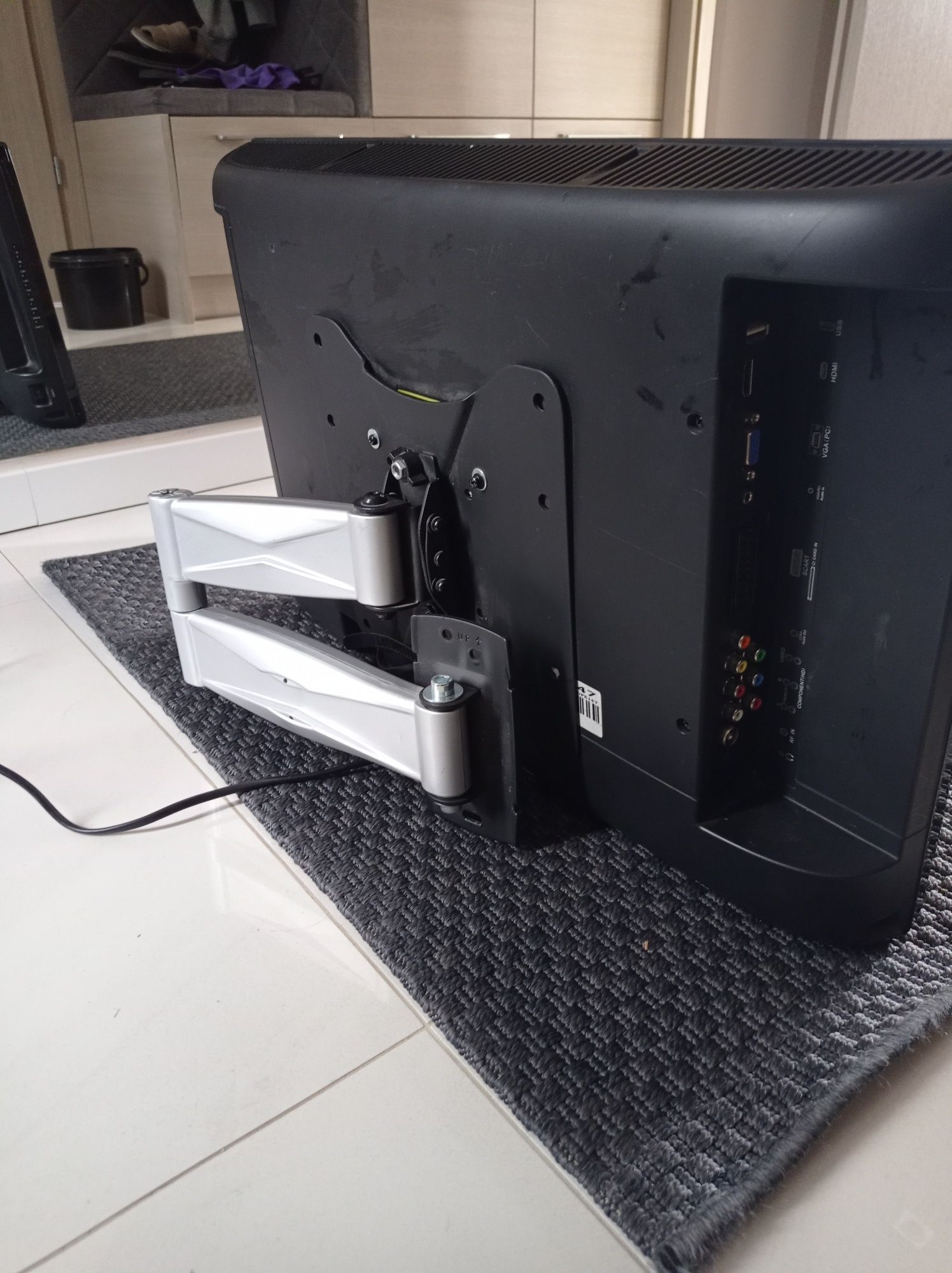 Telewizor LCD Technika 23 " wraz z dekoderem