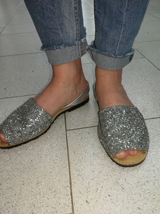Sandália rasa prateada 38