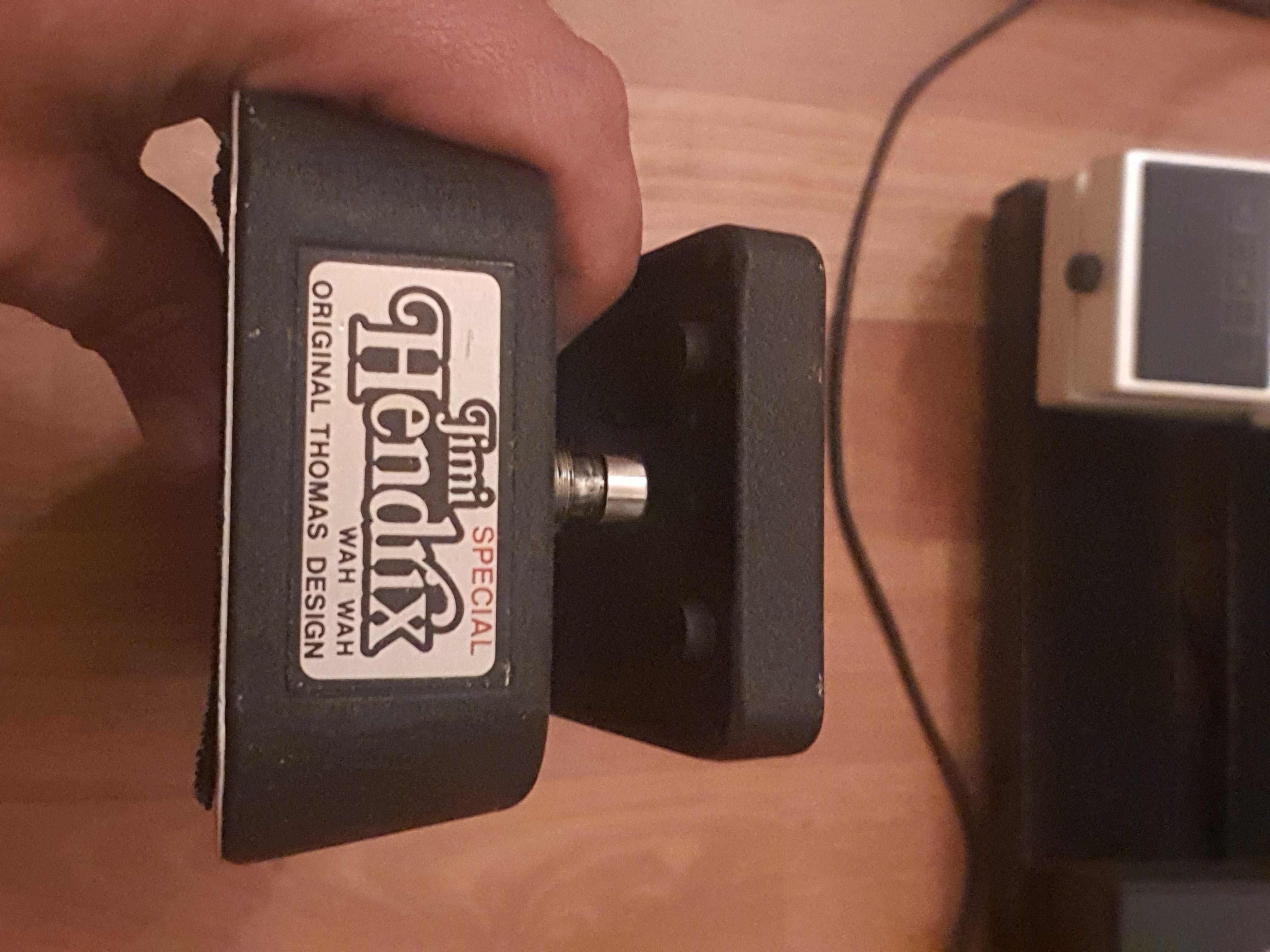 Vários pedais de guitarra