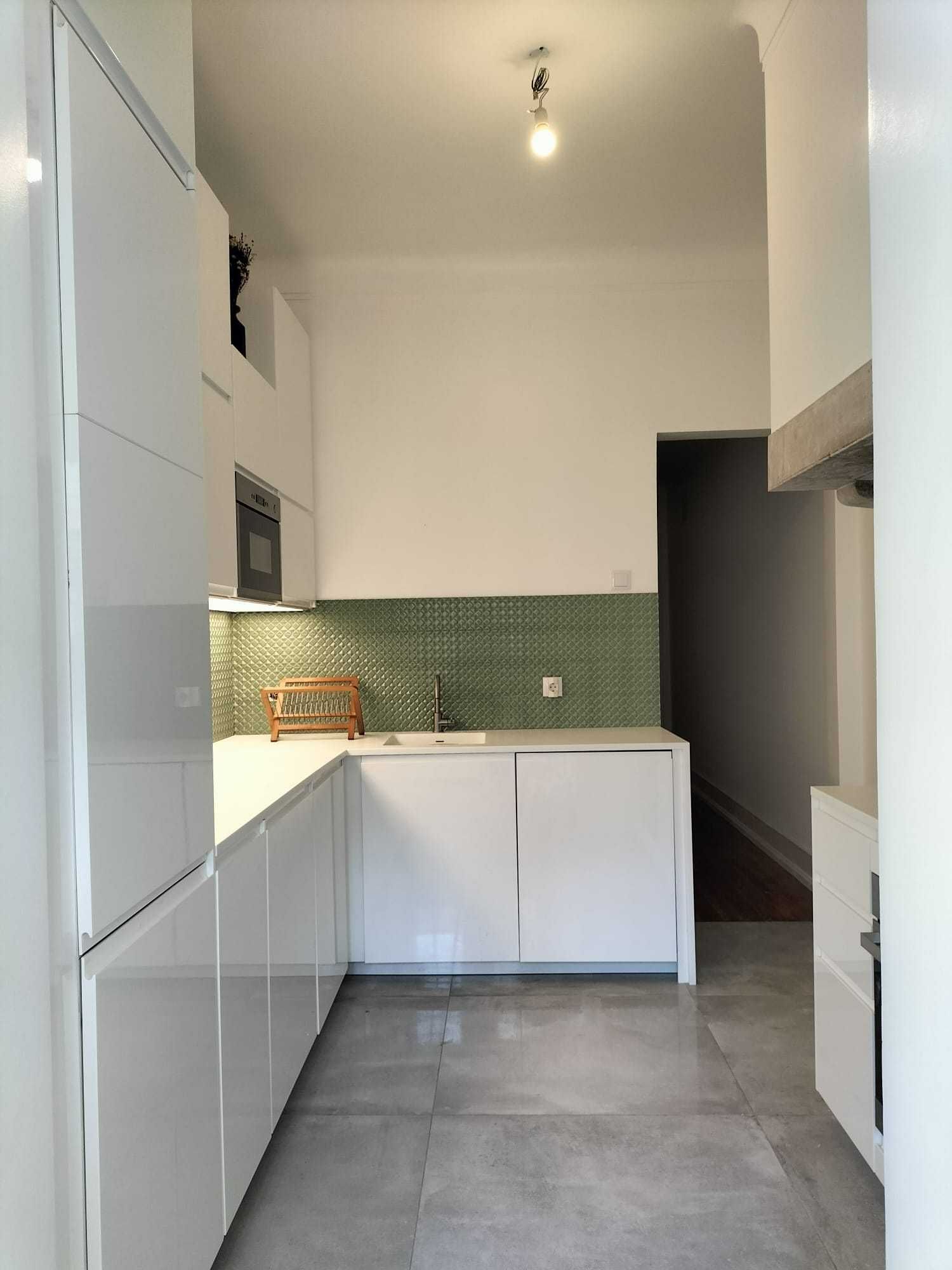 T3 transformado em t2 remodelado fantástico na Alameda (Arroios)