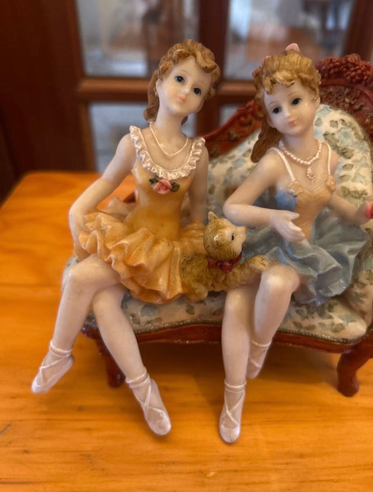Peça Vintage com Duas Bailarinas em Chaise