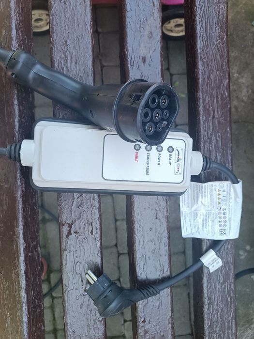 Зарядний пристрій type 2