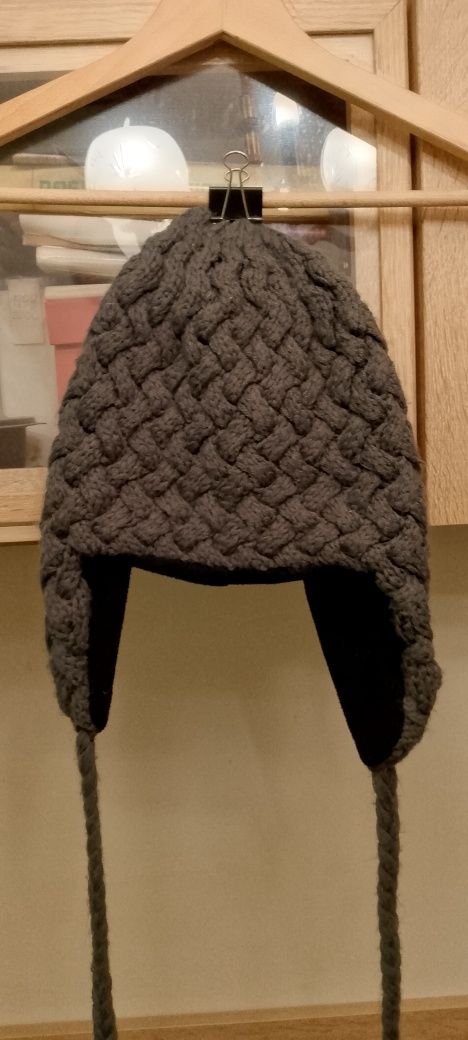 Szara czapka zimowa
