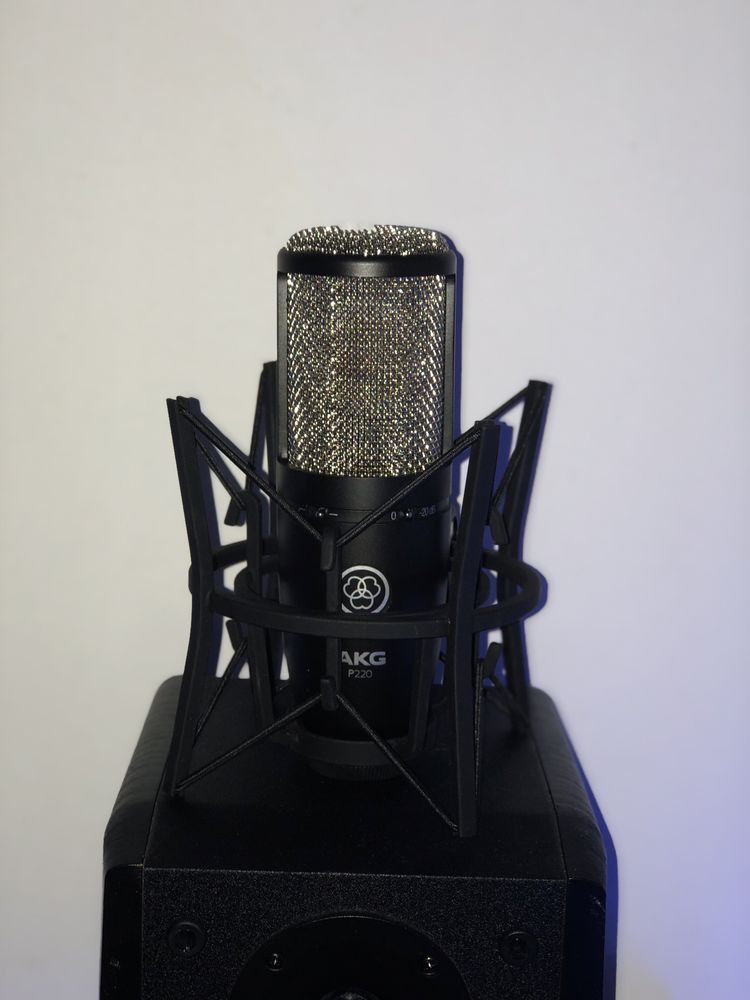 Mikrofon pojemnościowy AKG P220
