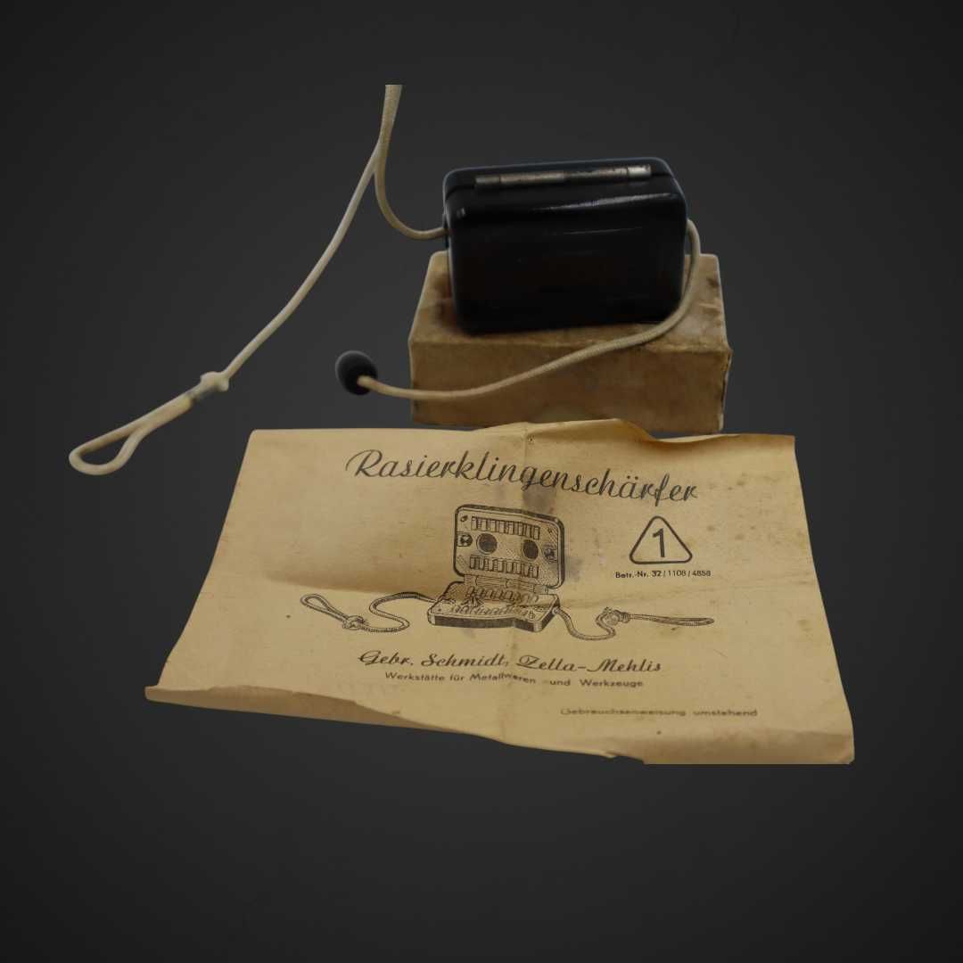 Maszynka do ostrzenia żyletek  bakelit + pudełko b51/021673