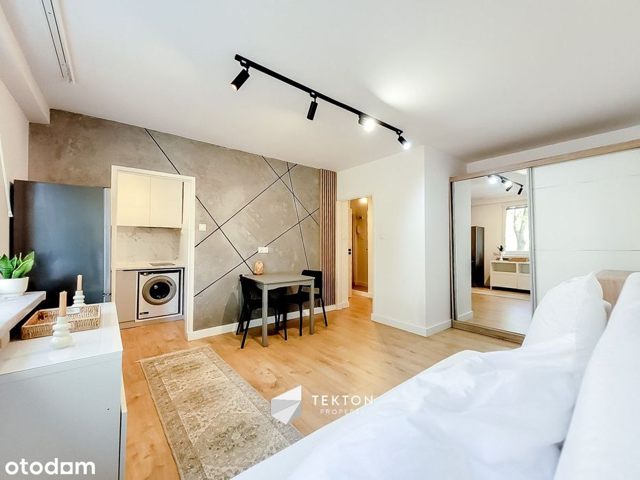 Cicha kawalerka po remoncie przy metrze