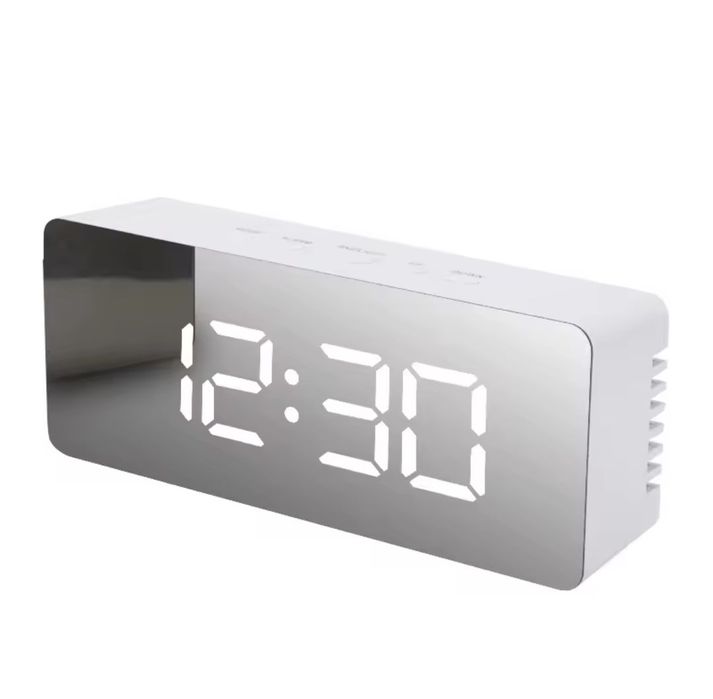 Настільний годинник з будильником