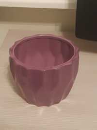 Fioletowa ceramiczna doniczka
