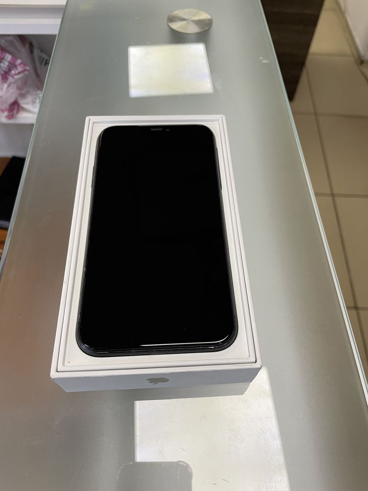 iPhone 11 Black 64 gb