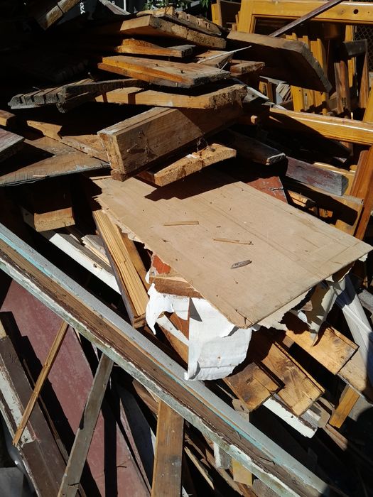 Продам дрова, тирсоплита, рейки ,двері ,вікна