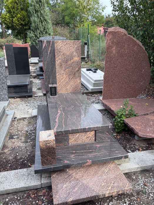 Nowoczesny pomnik/ nagrobki