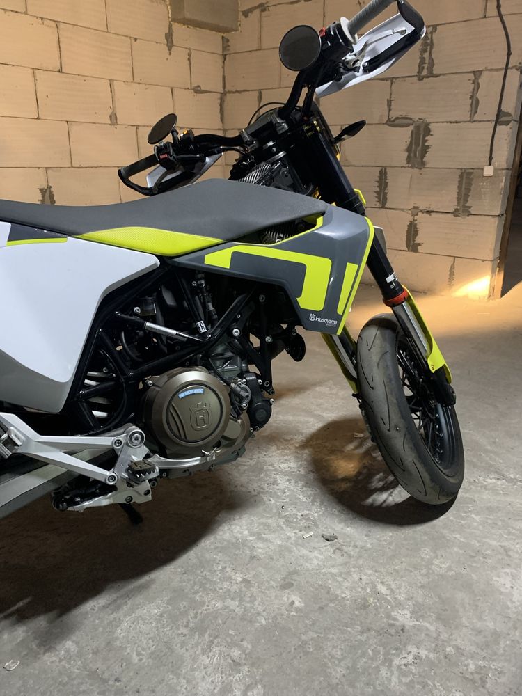 Husqvarna 701 KTM 690