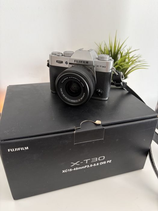 FUJIFILM X-T30 + lente + caixa