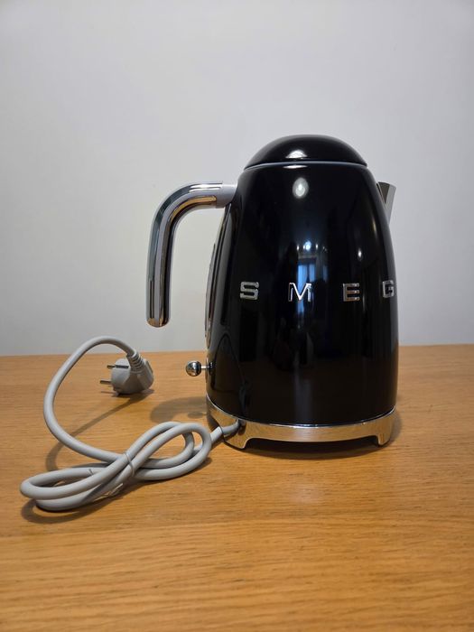 Nowy czajnik Smeg czarny