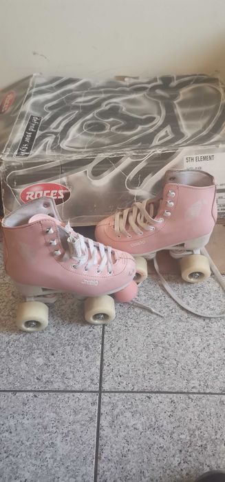 Patins usados com pouco uso ainda tem chaves e parafusos novos