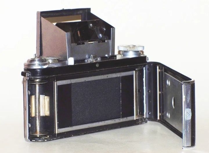 Редкая пленочная среднеформатная камера Exakta B ( 1932-36 г.)
