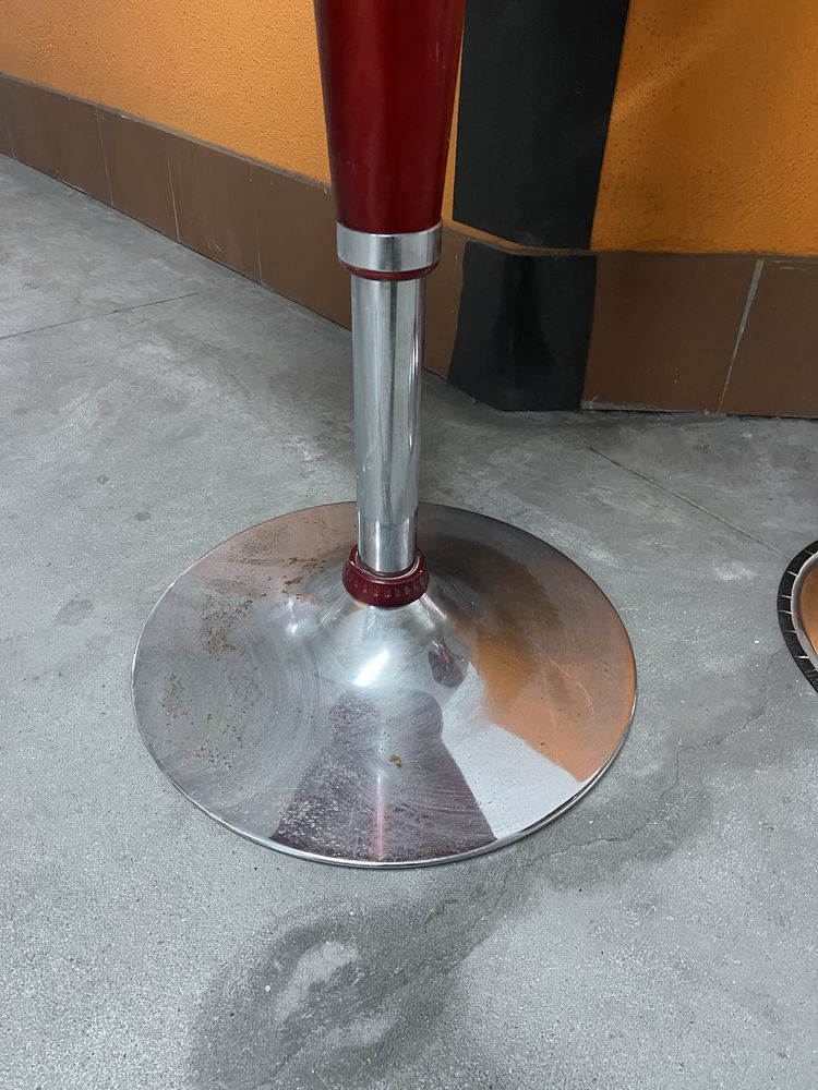 Mesa de bar e banco vermelho madison