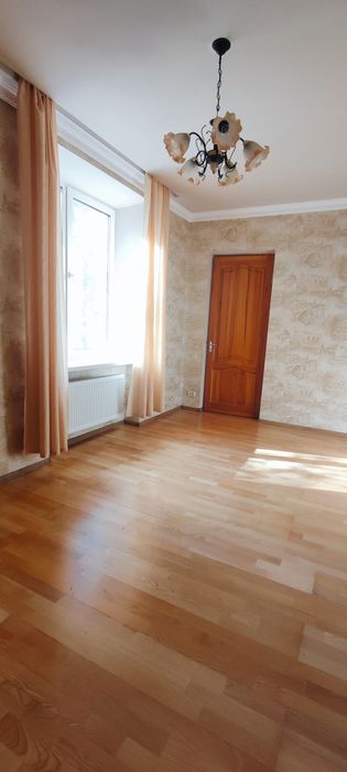 Здається 3-х. к.кв. з А/О. Центр!