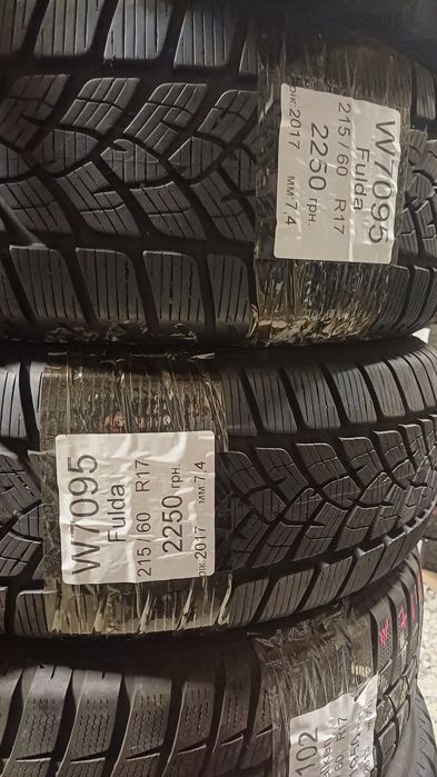 Продам зимові шини б/у 215/60 r17