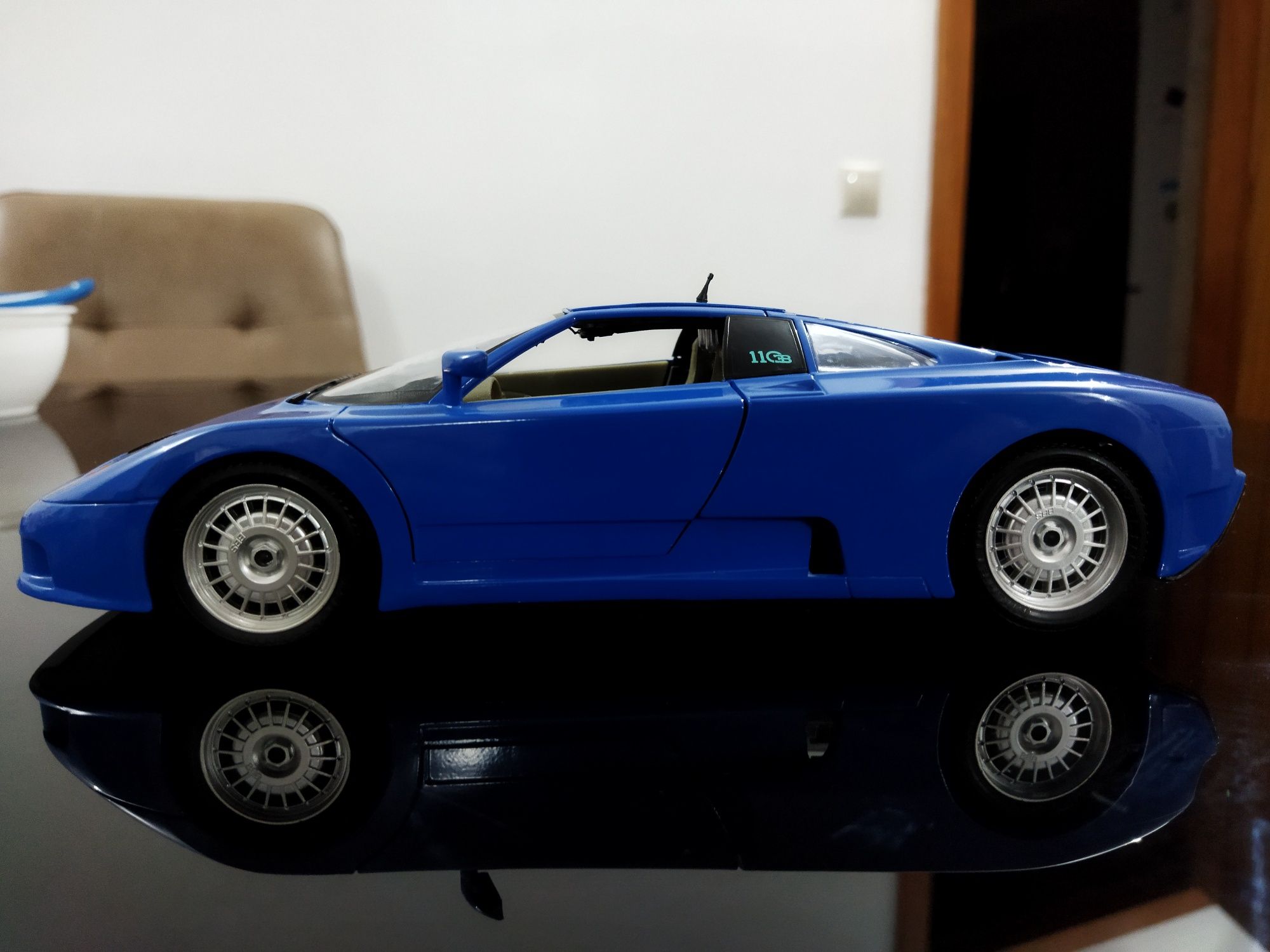 Bugatti EB110 escala 1:18 Burago