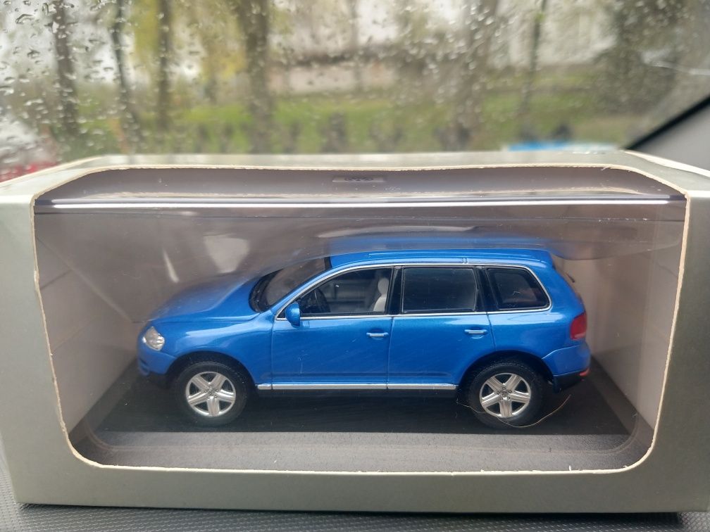 Масштабная модель Volkswagen Touareg 2002. Minichamps. 1:43