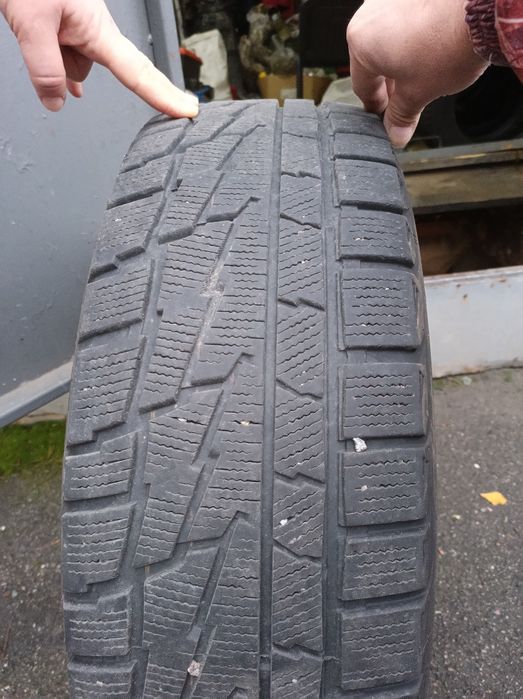 Резина зимова 225/65 R17